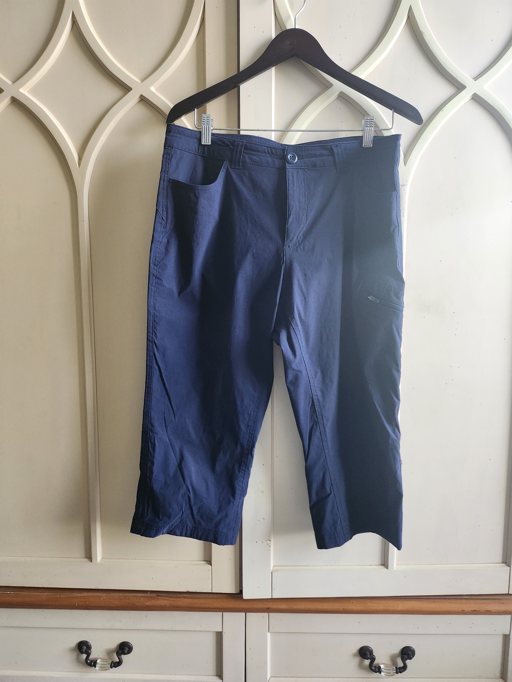 Eddie Bauer Navy Capri's
